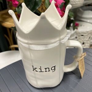 King ceramic coffee mug with crown topper Joseph A. Collection NWT 21 oz